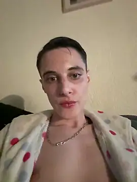 Snapshot of fresh-laD chatting on May 10, 1:33 am fresh-laD online show from May 10, 1:33 am