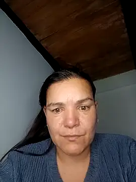 Snapshot of MilfBlonde_ chatting on October 17, 11:13 am MilfBlonde online show from October 17, 11:13 am