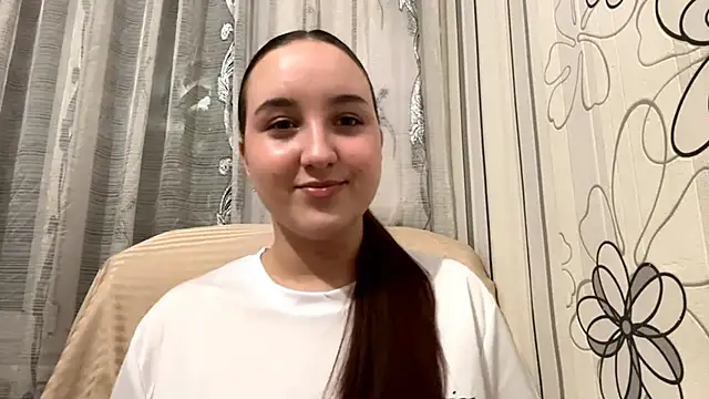 Snapshot of DaisyMolly chatting on October 12, 8:52 pm DaisyMolly online show from October 12, 8:52 pm