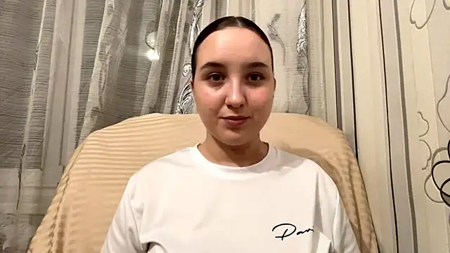 Snapshot of DaisyMolly chatting on November 1, 10:01 pm DaisyMolly online show from November 1, 10:01 pm