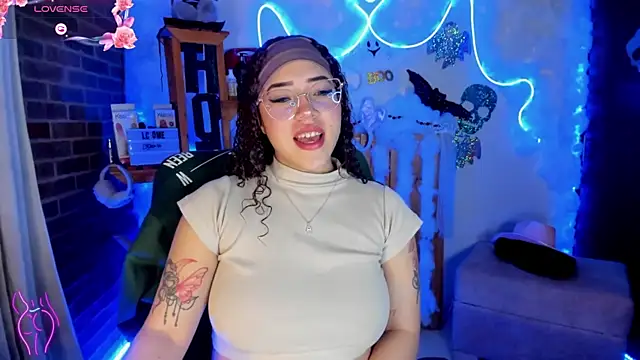 Snapshot of Lizz_martins chatting on October 22, 1:39 am Lizz martins online show from October 22, 1:39 am