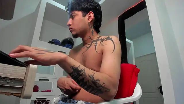 Sky Wild online show from April 10, 8:02 pm