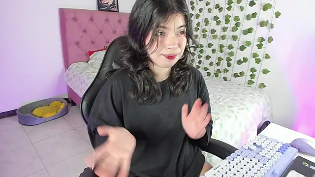 Snapshot of selina_lovers_ chatting on October 19, 2:01 am selina lovers online show from October 19, 2:01 am