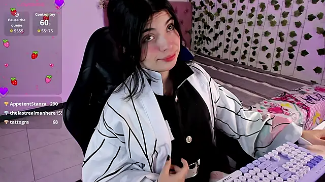 Snapshot of selina_lovers_ chatting on November 3, 4:25 am selina lovers online show from November 3, 4:25 am