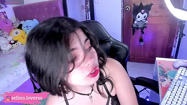 Snapshot of selina_lovers_ chatting on April 22, 4:15 am selina lovers online show from April 22, 4:15 am