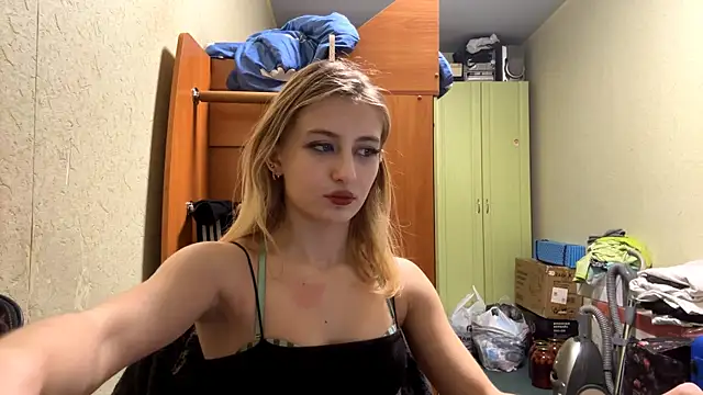 Snapshot of AmeliLia chatting on January 14, 5:18 pm AmeliLia online show from January 14, 5:18 pm