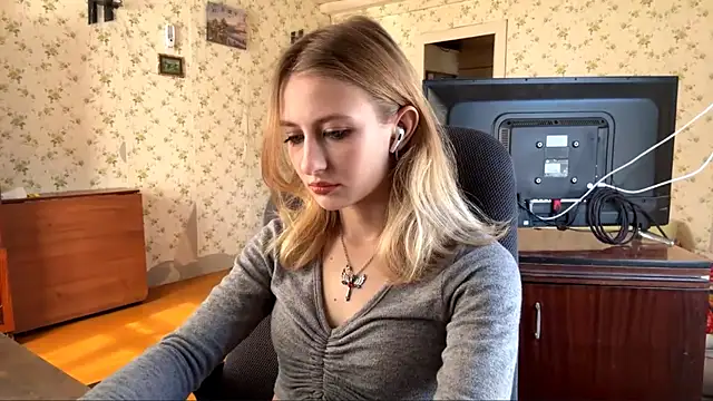 Snapshot of AmeliLia chatting on March 26, 9:37 am AmeliLia online show from March 26, 9:37 am
