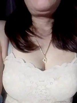 YiyinLy online show from March 7, 11:02 pm