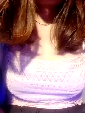 YiyinLy online show from March 13, 11:00 pm