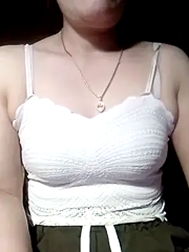 YiyinLy online show from April 10, 9:52 pm