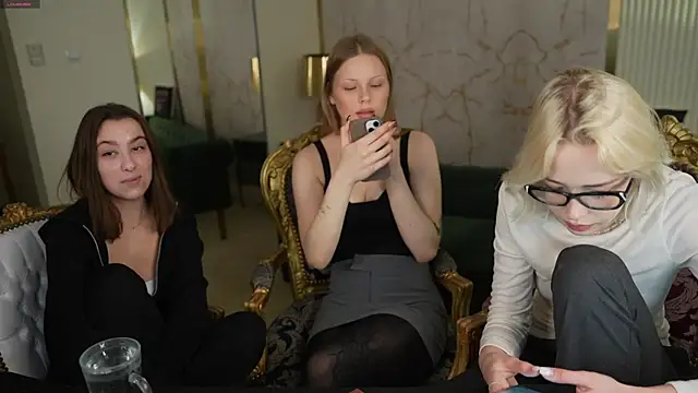 Jessica start online show from November 25, 11:32 am