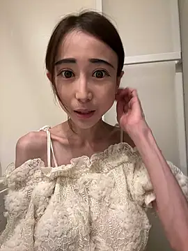 Snapshot of ericiii chatting on December 19, 2:35 pm ericiii online show from December 19, 2:35 pm