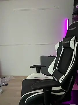 Snapshot of ericiii chatting on February 27, 4:45 am ericiii online show from February 27, 4:45 am