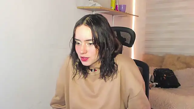 Snapshot of Emily_Lindey chatting on October 18, 3:31 am Emily Lindey online show from October 18, 3:31 am