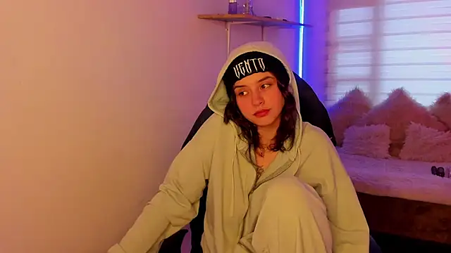 Snapshot of Emily_Lindey chatting on October 26, 7:20 pm Emily Lindey online show from October 26, 7:20 pm