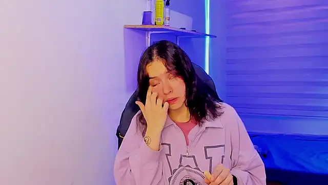 Snapshot of Emily_Lindey chatting on October 28, 3:10 am Emily Lindey online show from October 28, 3:10 am