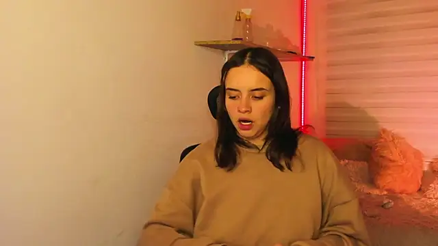 Snapshot of Emily_Lindey chatting on November 13, 3:38 am Emily Lindey online show from November 13, 3:38 am