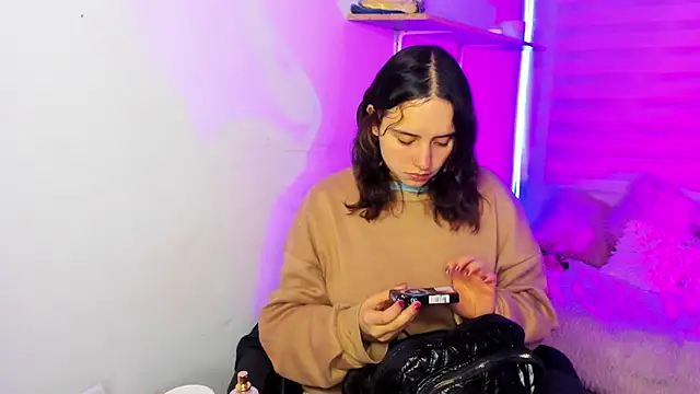 Snapshot of Emily_Lindey chatting on November 20, 3:07 am Emily Lindey online show from November 20, 3:07 am