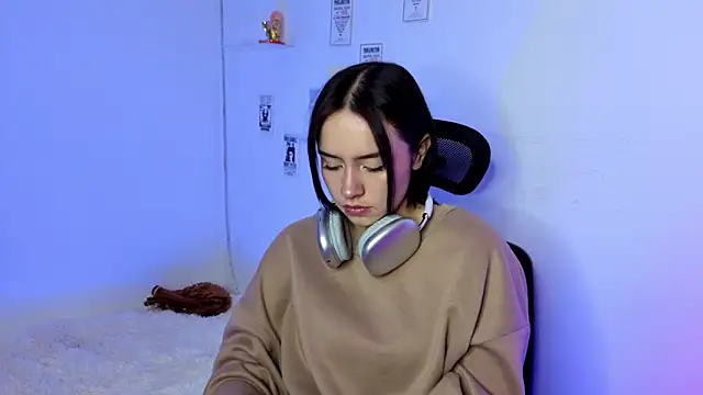 Emily Lindey online show from February 16, 3:13 am