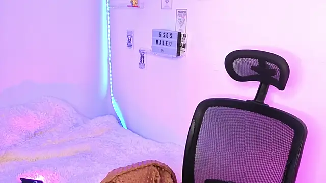 Emily Lindey online show from February 19, 8:21 am