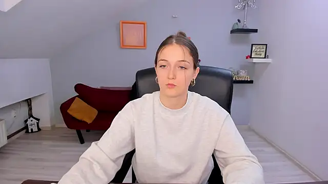 AnneWilsonn online show from April 2, 1:20 pm