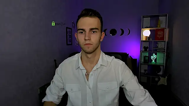 astren villo online show from December 19, 8:05 pm