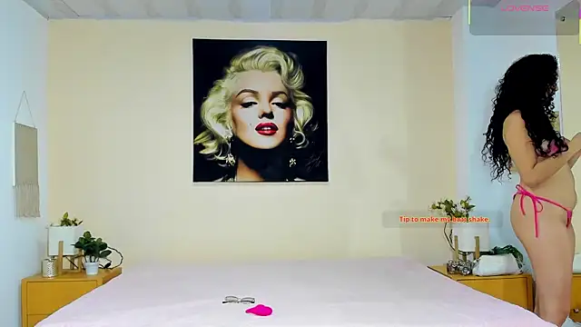 Snapshot of SSWEETSIINNN chatting on October 24, 1:13 am SSWEETSIINNN online show from October 24, 1:13 am