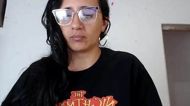 Lucyy Naugthy online show from December 18, 1:06 pm