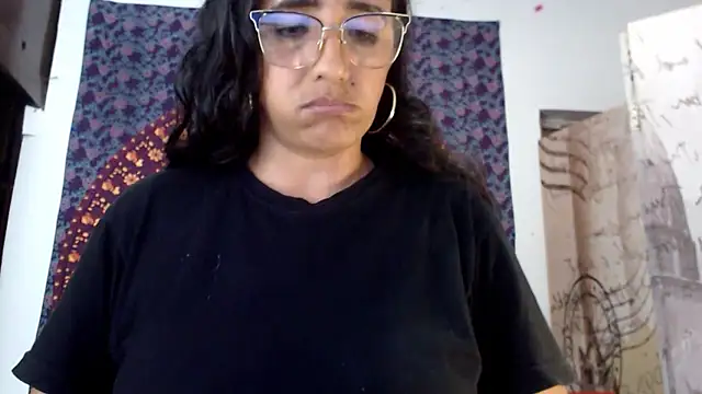 Lucyy Naugthy online show from January 16, 12:58 am