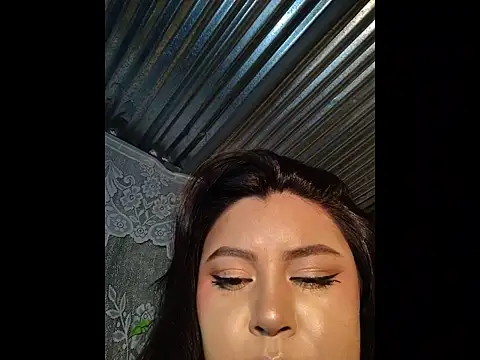 Snapshot of EliaStone05 chatting on January 11, 4:39 am EliaStone05 online show from January 11, 4:39 am