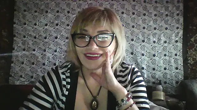 Snapshot of Lia_Ray chatting on November 24, 8:30 pm Lia Ray online show from November 24, 8:30 pm