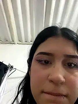 Snapshot of cristalxxx_hott chatting on October 29, 5:04 pm cristalxxx hott online show from October 29, 5:04 pm