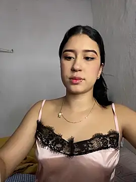 Snapshot of cristalxxx_hott chatting on November 11, 3:01 pm cristalxxx hott online show from November 11, 3:01 pm