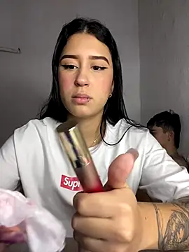 Snapshot of cristalxxx_hott chatting on November 15, 3:19 pm cristalxxx hott online show from November 15, 3:19 pm