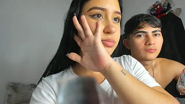 Snapshot of cristalxxx_hott chatting on December 5, 4:54 am cristalxxx hott online show from December 5, 4:54 am