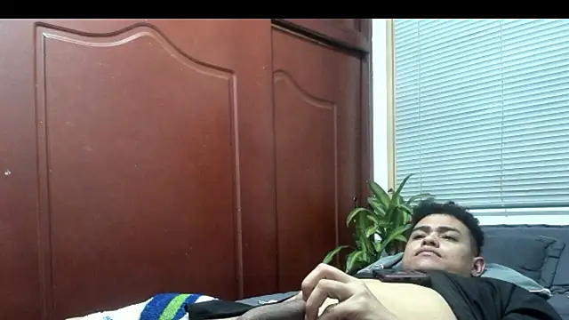 Snapshot of rexforctz chatting on December 1, 8:08 am rexforctz online show from December 1, 8:08 am