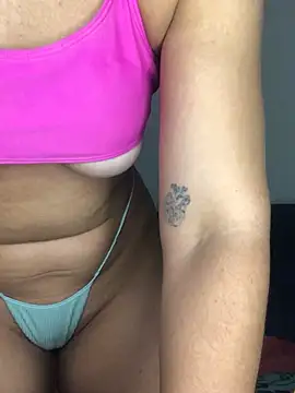 Snapshot of Bellafit02 chatting on November 7, 8:25 am Bellafit02 online show from November 7, 8:25 am