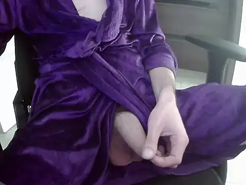 Snapshot of Batboy94 chatting on November 15, 10:59 pm Batboy94 online show from November 15, 10:59 pm