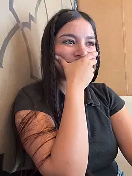 Snapshot of GODDESS_zyrene chatting on November 18, 7:40 pm GODDESS zyrene online show from November 18, 7:40 pm