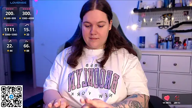 SummerTina online show from December 2, 3:25 pm