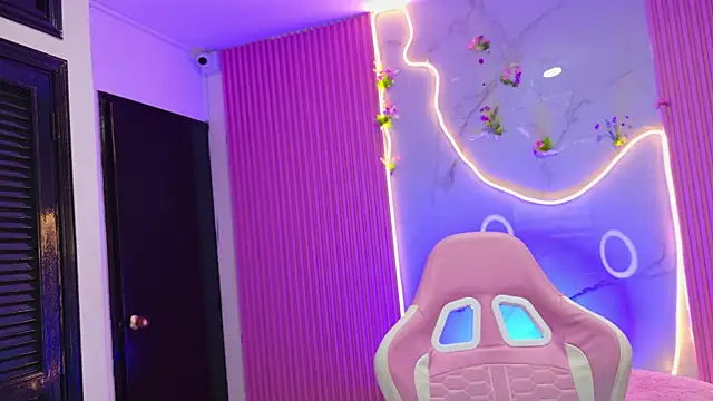 dafne17  online show from April 14, 8:20 am