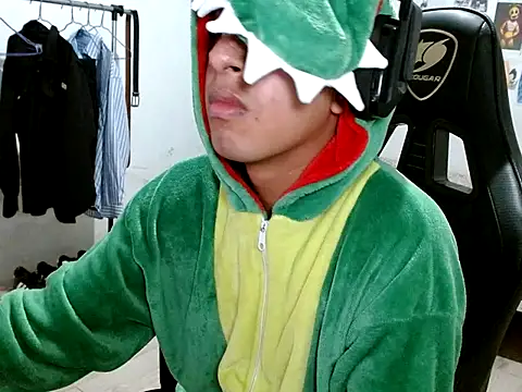 Snapshot of Collucci chatting on December 22, 3:03 am Collucci online show from December 22, 3:03 am