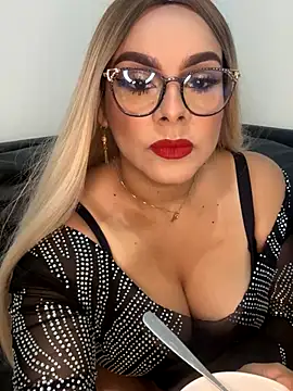 Snapshot of BBWCami_ chatting on October 17, 12:30 pm BBWCami online show from October 17, 12:30 pm