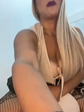 Snapshot of BBWCami_ chatting on November 13, 1:43 pm BBWCami online show from November 13, 1:43 pm