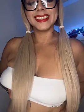 Snapshot of BBWCami_ chatting on November 28, 1:03 pm BBWCami online show from November 28, 1:03 pm