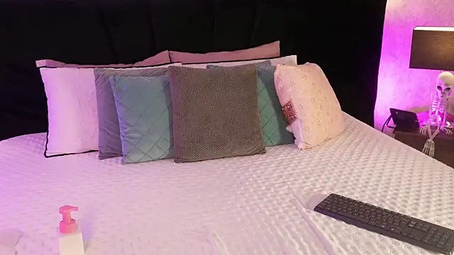 mariianna lopez  online show from March 5, 7:10 pm