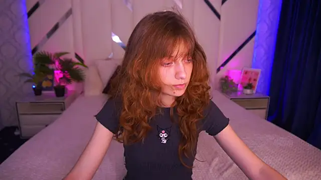 Snapshot of CuteeFoxy chatting on October 27, 2:21 pm CuteeFoxy online show from October 27, 2:21 pm