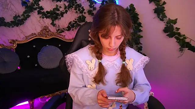 Snapshot of CuteeFoxy chatting on November 28, 2:53 pm CuteeFoxy online show from November 28, 2:53 pm