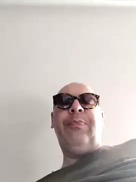 nicolaspgarnier online show from March 7, 10:34 am