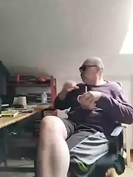 nicolaspgarnier online show from March 11, 8:31 am